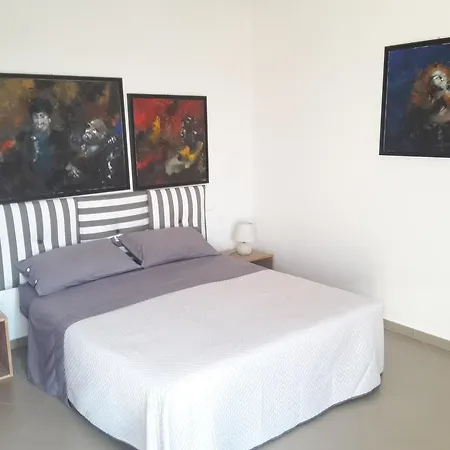 לינה וארוחת בוקר Arte *